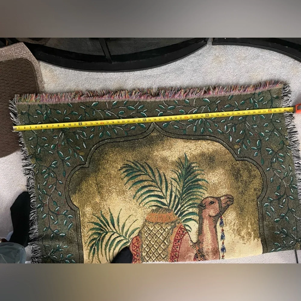 Decorative throw blanket